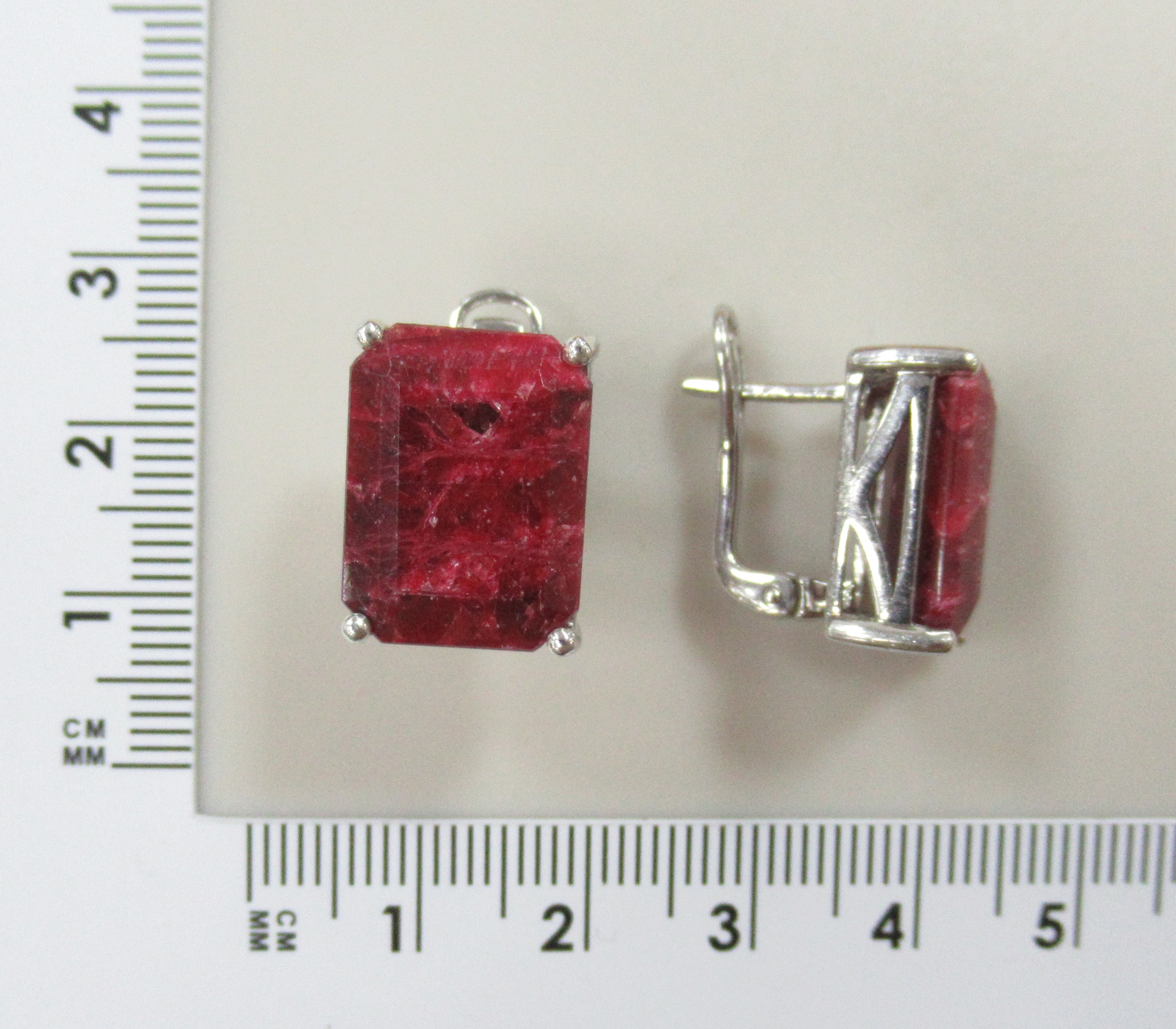 Серебряные серьги с корундами